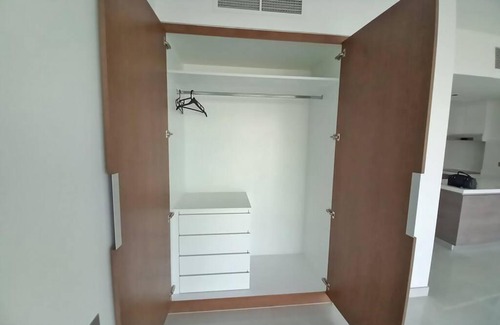 Al Raha Beach Apartamento | Cozy Studio Apartment in a Waterfront Building