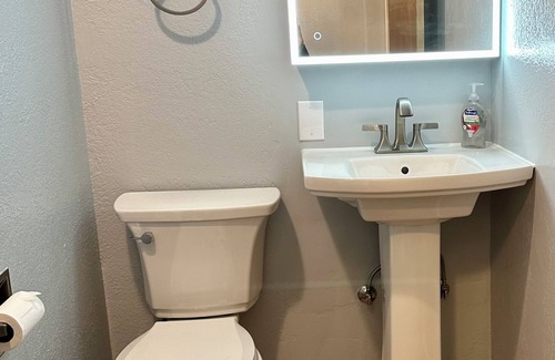 Russian Jack Park Apartamento | Cozy studio apartment near JBER!