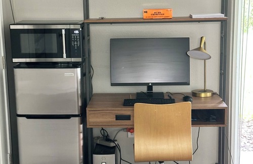 Brandon Apartamento | Cozy studio apartment with AC and WiFi in wonderful Brandon