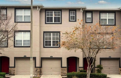 Brandon Apartamento | Cozy studio apartment with AC and WiFi in wonderful Brandon
