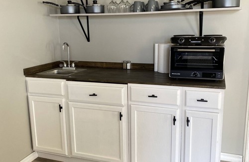 Alton Apartamento | Cozy Studio Apartment with Fireplace
