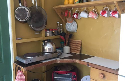 Welches Apartamento | COZY STUDIO AT SHAMBHALA HOMESTAYS a self contained semi-detached space