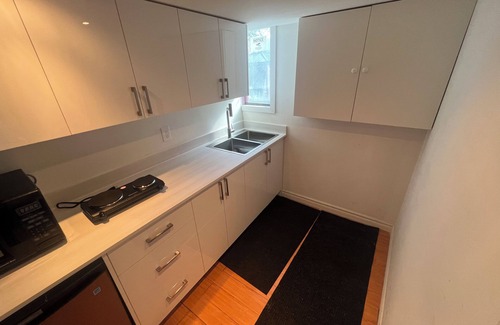 Thornhill Casa | Cozy Studio Basement in a Quiet, Peaceful Neighborhood