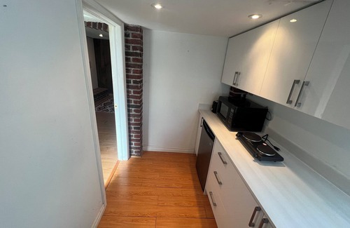 Thornhill Casa | Cozy Studio Basement in a Quiet, Peaceful Neighborhood