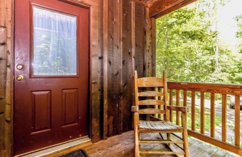 Townsend Apartamento | Cozy studio cabin with a nice jetted tub and a wood burning fireplace