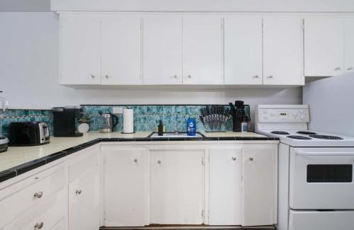 West End Apartamento | Cozy Studio Condo in Prime Downtown Location