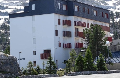 Arette Apartamento | Estudio cómodo para 4 con acceso a pistas, cocina equipada y parking gratuito