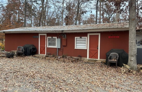 Dandridge Cabina | Cozy studio for two nestled on Lake Douglas near Gatlinburg and Pigeon Forge!