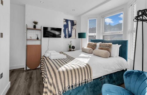 Croham Apartamento | Cozy Studio Gem: Newly Renovated Stylish Space