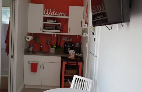 Arlington Park Apartamento | Cozy studio in charming Sarasota with WiFi, AC