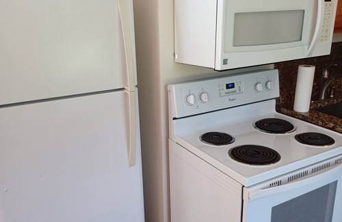 Lewisville Apartamento | Cozy studio in charming Elkton with AC and WiFi included. 3 miles from Fair Hill