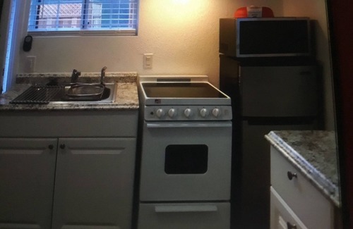 Hellman Street Apartamento | Cozy studio in Long Beach ca