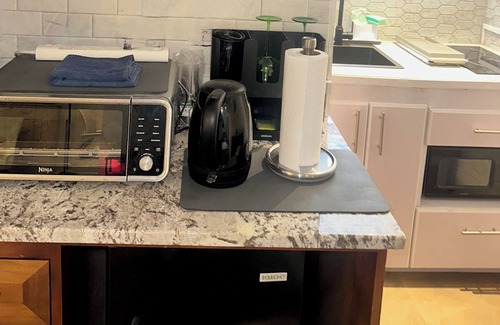 White Hill Apartamento | Cozy studio in lovely Saint Thomas with fitness room, AC, WiFi, swimming pool