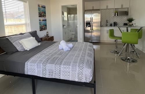 Greenacres Apartamento | cozy studio in the hearth of WPB