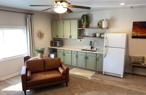 Green Springs Apartamento | Cozy studio in Washington with WiFi, AC, close to restaurants & shopping.