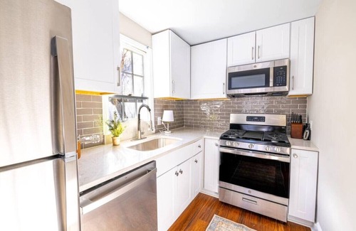 Harleston Village Casa | Cozy Studio - Just off Broad St - Downtown!