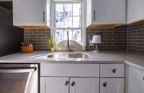 Harleston Village Casa | Cozy Studio - Just off Broad St - Downtown!