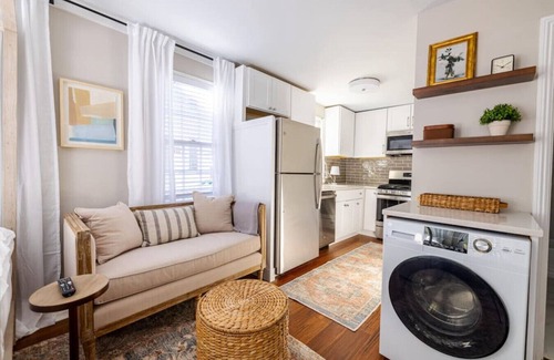 Harleston Village Casa | Cozy Studio - Just off Broad St - Downtown!
