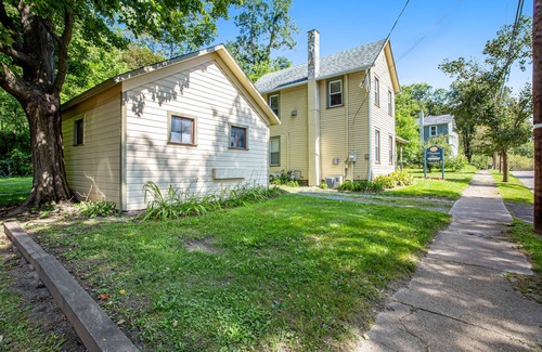 Hammondsport Apartamento | Cozy Studio Near Town & Lake W/ Free WiFi, Plush Bedding, Ideal Location & More!