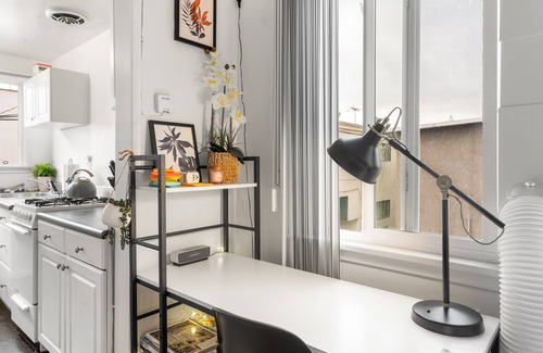 Palms Apartamento | Cozy Studio near WeWork, Sony, DT Culver City & Marina Del Ray w/ Parking
