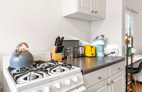 Palms Apartamento | Cozy Studio near WeWork, Sony, DT Culver City & Marina Del Ray w/ Parking
