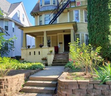 Milwaukee Apartamento | Cozy Studio on the fashionable East Side