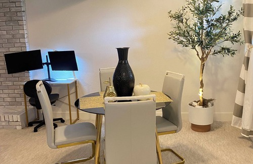 Elko Apartamento | Cozy Studio on the Hill in Lovely Elko