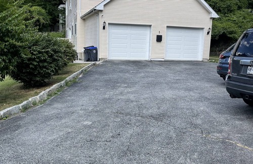 White Plains Apartamento | “Cozy Studio Retreat with Private Entrance & Parking near NYC -Westchester Gem!"