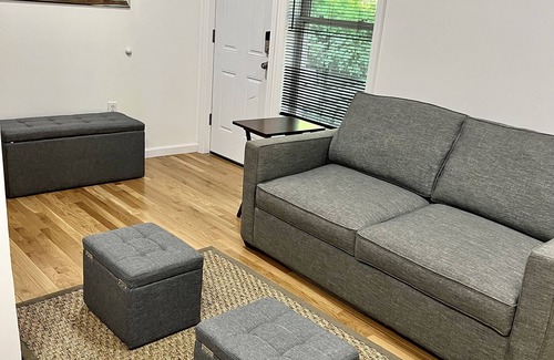 White Plains Apartamento | “Cozy Studio Retreat with Private Entrance & Parking near NYC -Westchester Gem!"