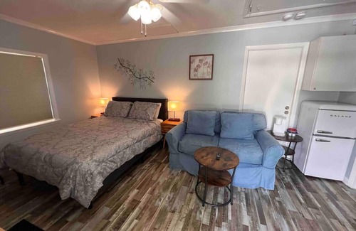 Beaufort Condominio | Cozy Studio Retreat. Pets are allowed