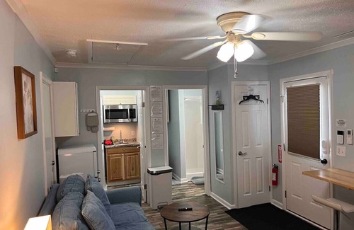 Beaufort Condominio | Cozy Studio Retreat. Pets are allowed