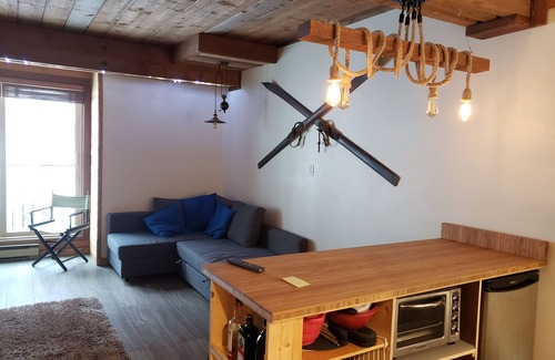 Big White Ski Resort Apartamento | Cozy Bachelor Pad, Ski in - Ski out