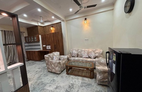 Varanasi Apartamento | Cozy studio room with 2 beds in central Banaras, Charming interior and furniture