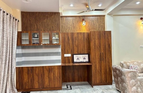 Varanasi Apartamento | Cozy studio room with 2 beds in central Banaras, Charming interior and furniture