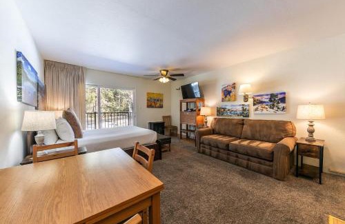 Truckee Casa | Cozy Studio w/Kitchenette and Balcony #212 at Donner Lake Village