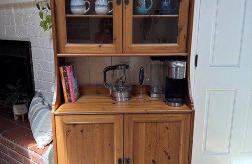 Solvang Apartamento | Cozy studio with AC and indoor patio with hot tub in charming Solvang