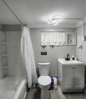Camp Taylor Apartamento | Cozy Studio with King Bed at Central Louisville