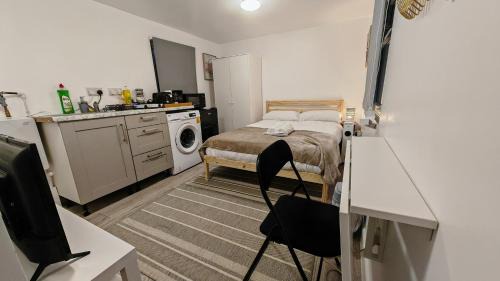 Jubilee Casa | Cozy studio with Netflix & chill & Parking
