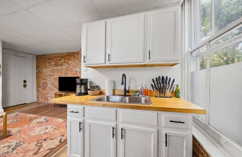 Mount Auburn Apartamento | Cozy Studio with Parking | Near UC, Zoo, Downtown