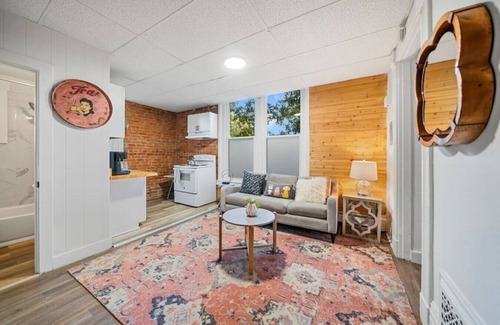 Mount Auburn Apartamento | Cozy Studio with Parking | Near UC, Zoo, Downtown