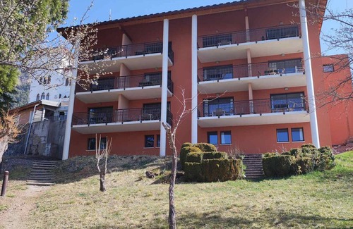 Jausiers Apartamento | Estudio cómodo con piscina, sauna, aparcamiento y admite mascotas en Jausiers
