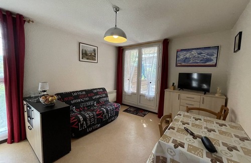 Laveissiere Apartamento | Acogedor estudio con terraza en Le Lioran, admite mascotas