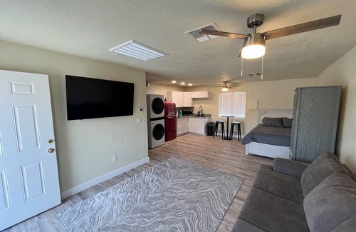 Golden Valley Apartamento | Cozy studio with AC and WiFi in delightful Golden Valley