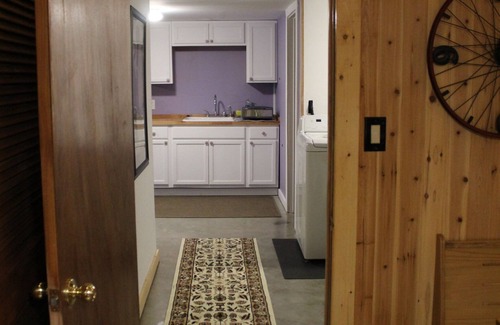 Springfield Apartamento | Cozy studio with WiFi and fitness room in Springfield. Close to Okemo and Magic.
