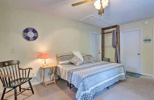 Beaufort Apartamento | Cozy Studio with Yard, 6 Miles to Dwtn Beaufort!