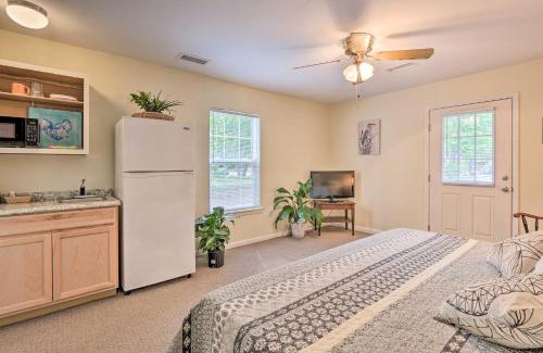 Beaufort Apartamento | Cozy Studio with Yard, 6 Miles to Dwtn Beaufort!