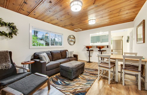 Guerneville Casa | Cozy & Stylish Cottage w/Hot Tub, Free WiFi, Private Washer/Dryer, & Gas Grill