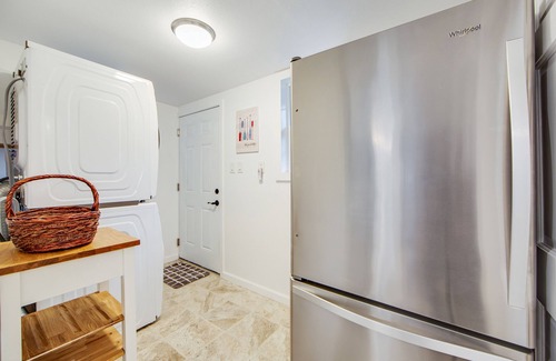 Guerneville Casa | Cozy & Stylish Cottage w/Hot Tub, Free WiFi, Private Washer/Dryer, & Gas Grill