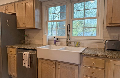 Charlotte Casa | Cozy & Stylish Escape | Ideal Location