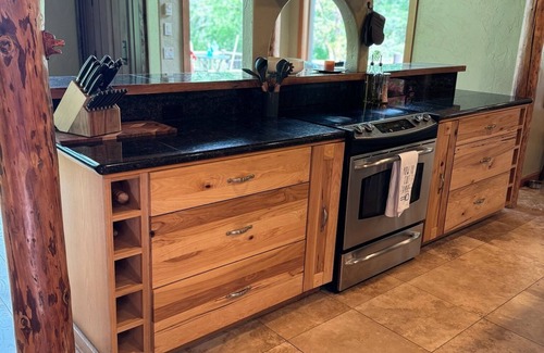 Friday Harbor Cabina | Cozy, stylish lodge with perfect blend of comfort and convenience. Pet-Friendly!